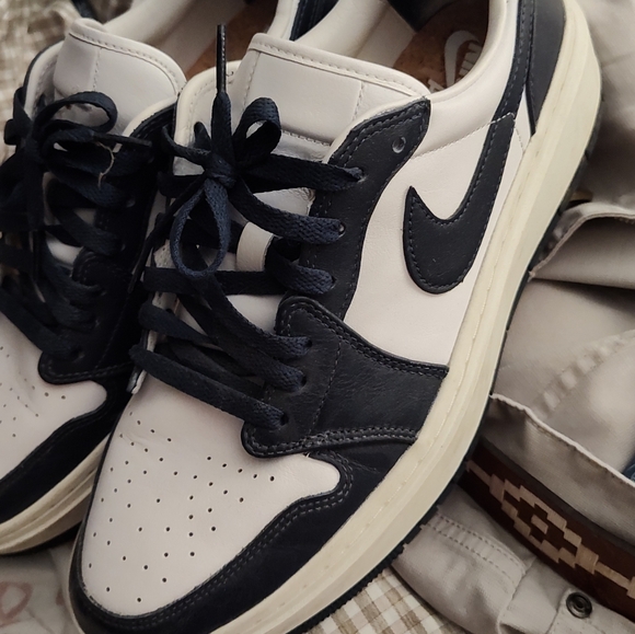 Nike Women's Navy and White Sneakers - Picture 1 of 7